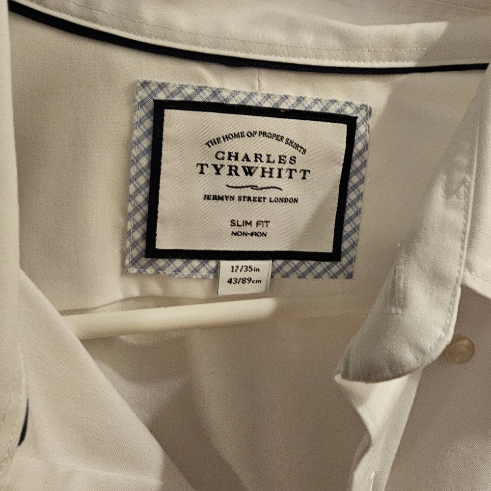Charles Tyrwhitt white shirt  17/35in.  slim fit